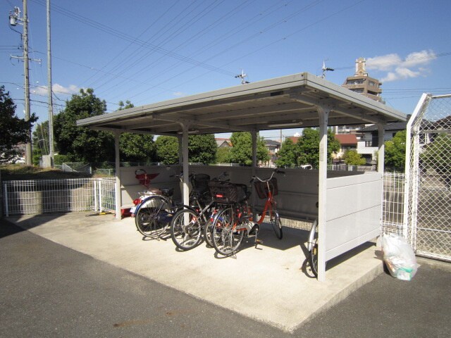 物件外観写真3　(駐輪場)