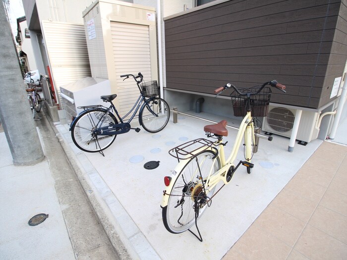 物件外観写真4　(駐輪場)