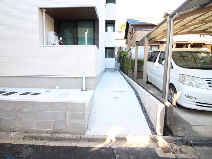 物件外観写真6　(エントランス部分)