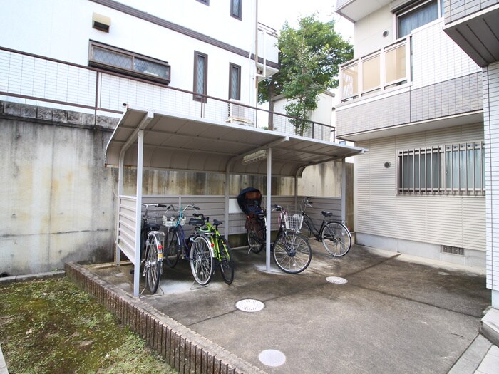 物件外観写真4　(駐輪場)