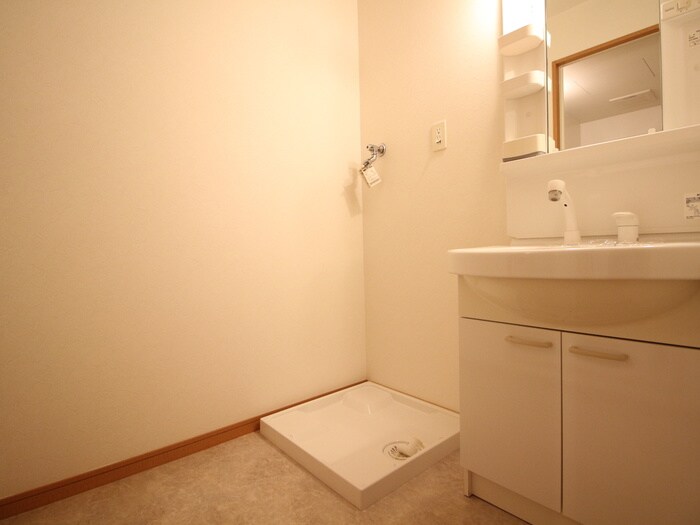 物件内観写真10　(洗濯機置場)