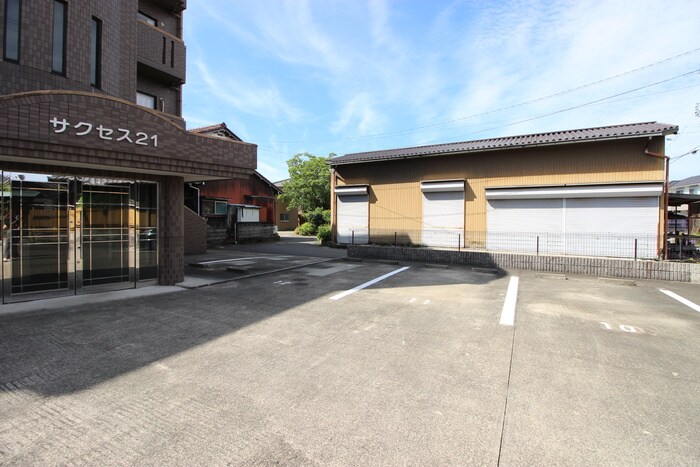 物件外観写真2　(駐車場)