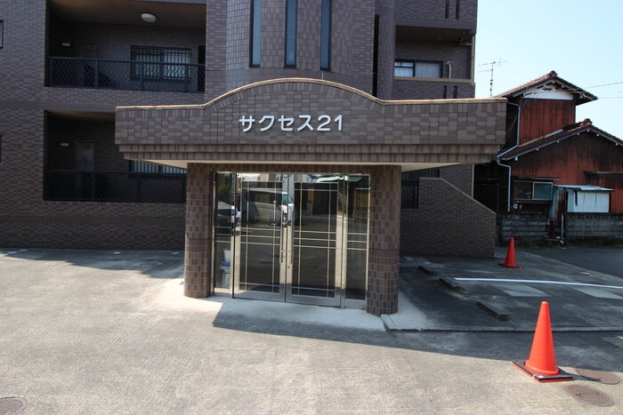 物件外観写真5　(エントランス部分)