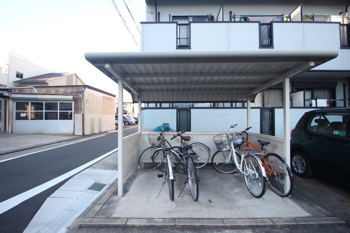 物件外観写真4　(駐輪場)
