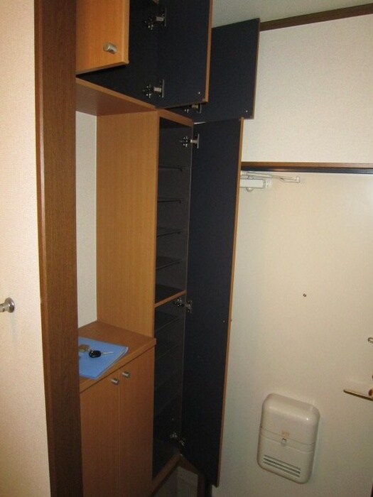 物件内観写真11　(玄関)