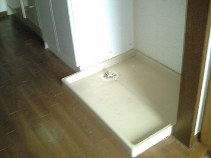 物件内観写真13　(洗濯機置場)