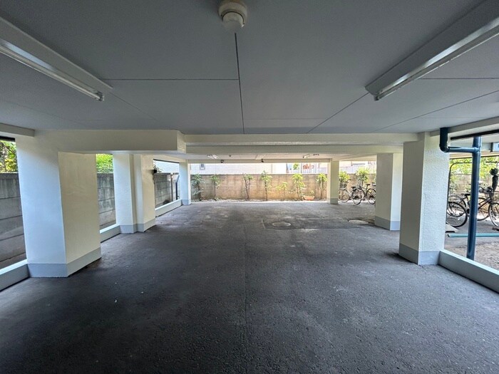 物件外観写真2　(駐車場)