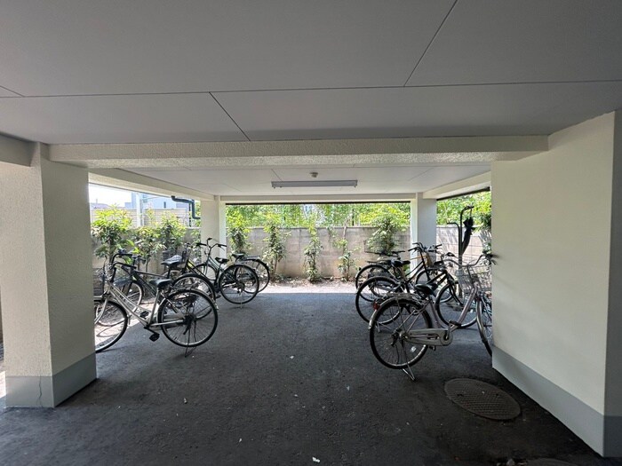 物件外観写真3　(駐輪場)