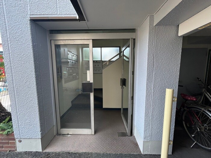 物件外観写真6　(エントランス部分)