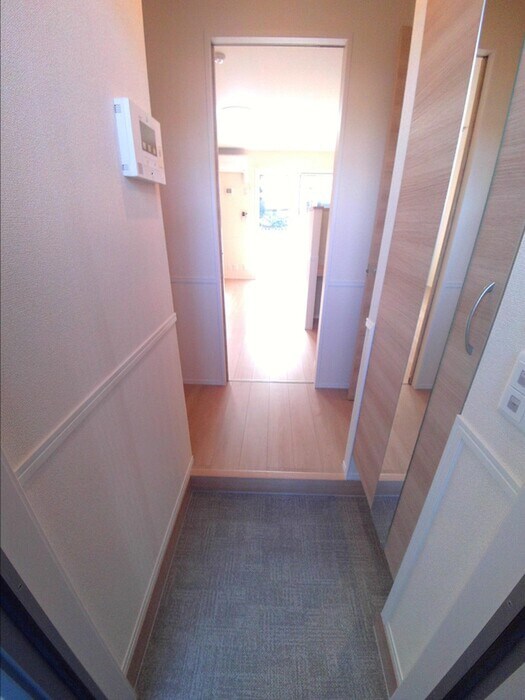 物件内観写真5　(玄関)