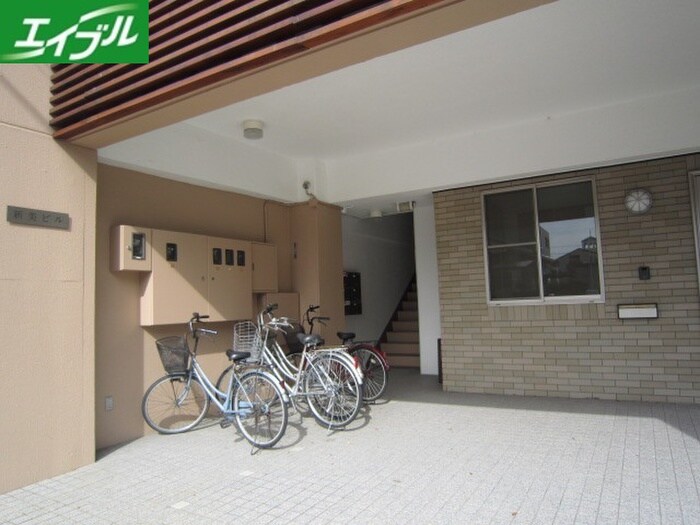 物件外観写真3　(駐輪場)