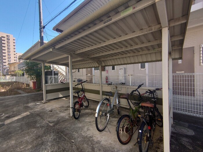 物件外観写真3　(駐輪場)