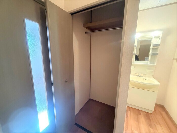 物件内観写真13　(玄関)