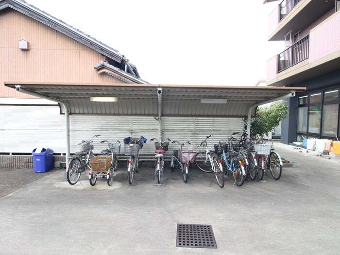 物件外観写真6　(駐輪場)