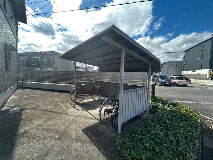 物件外観写真5　(駐輪場)