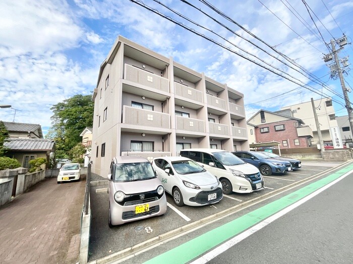 物件外観写真4　(駐車場)