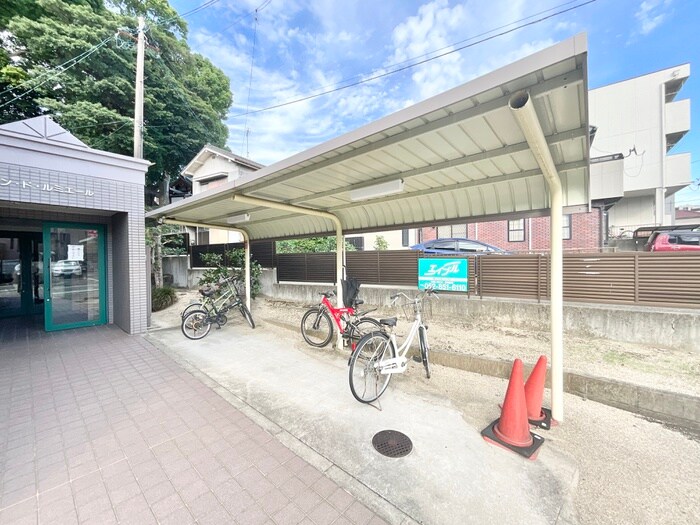 物件外観写真5　(駐輪場)