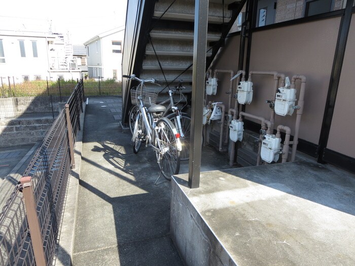 物件外観写真4　(駐輪場)