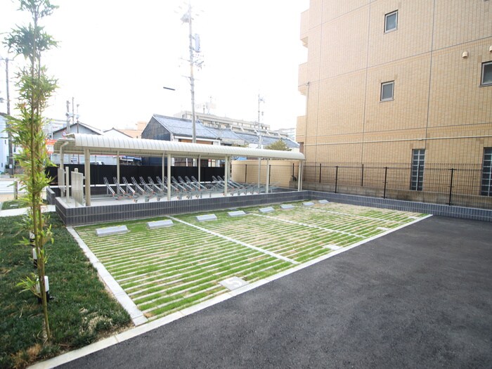 物件外観写真5　(駐車場)