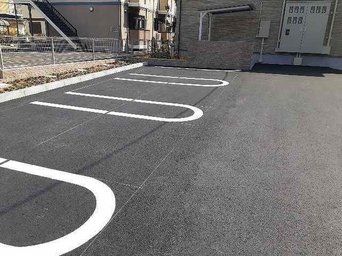 物件外観写真3　(駐車場)