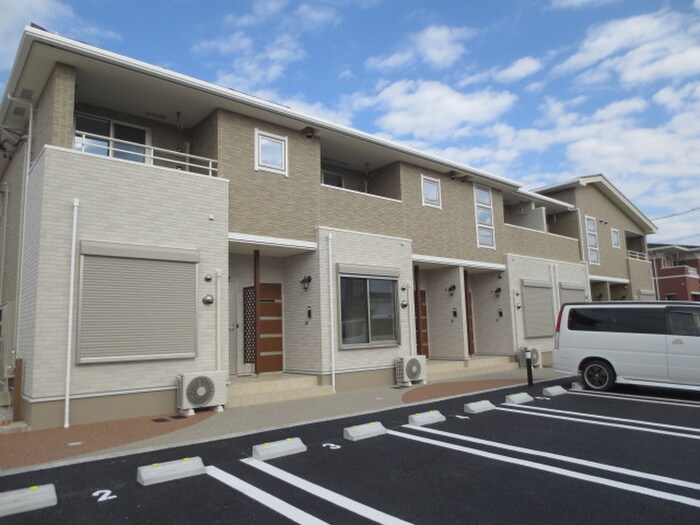 物件外観写真2　(エントランス部分)