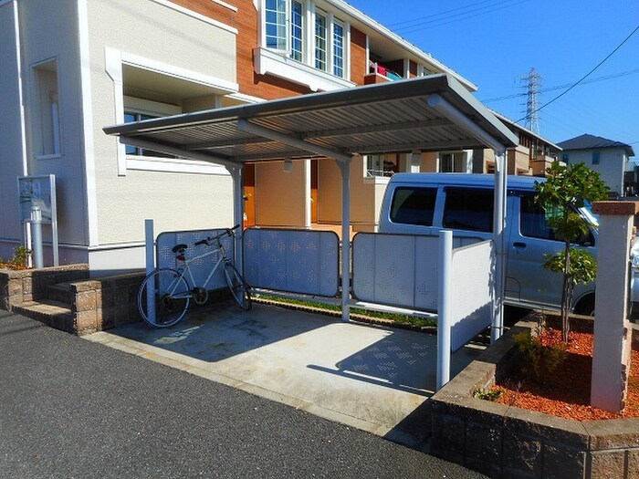 物件外観写真2　(駐輪場)