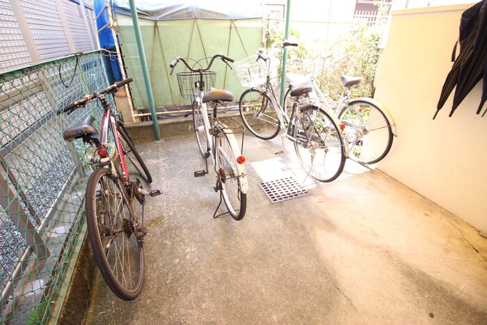 物件外観写真2　(駐輪場)
