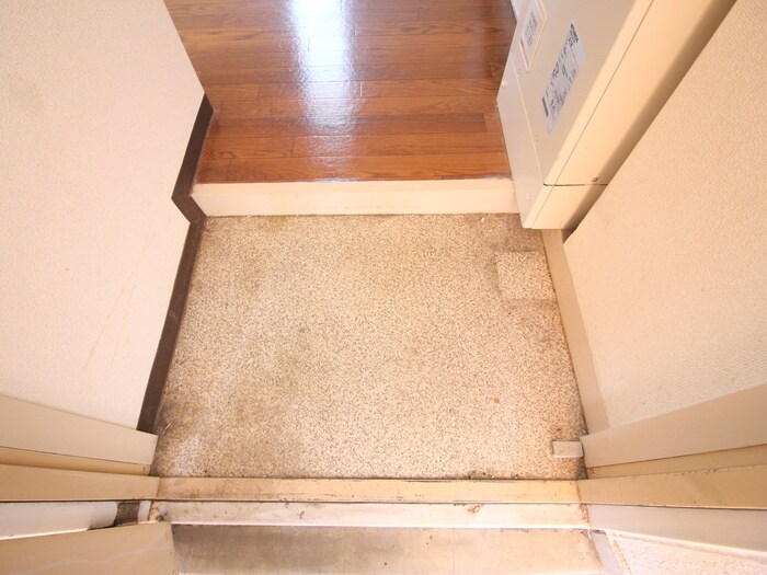 物件内観写真16　(玄関)