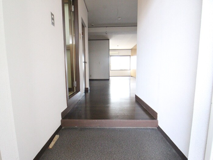 物件内観写真17　(玄関)