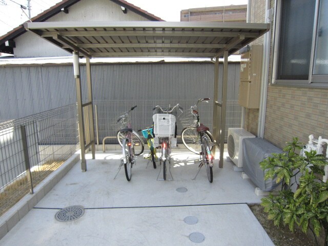 物件外観写真3　(駐輪場)