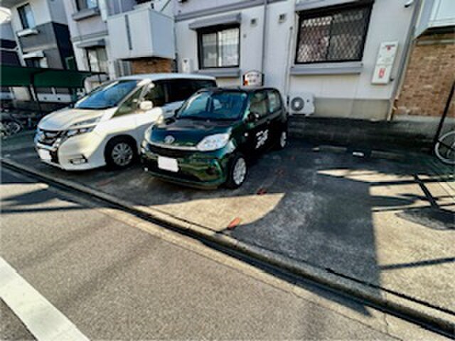 物件外観写真4　(駐車場)