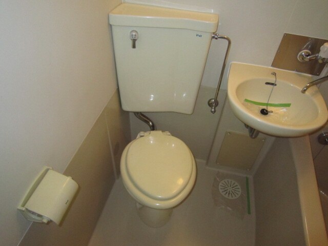 物件内観写真8　(トイレ)