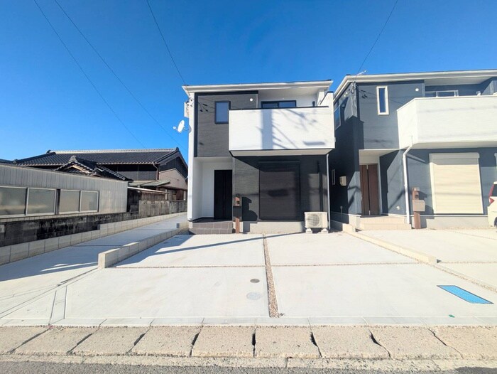 物件外観写真5　(駐車場)