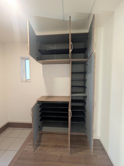 物件内観写真8　(靴箱)