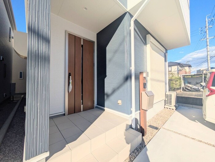 物件外観写真6　(エントランス部分)