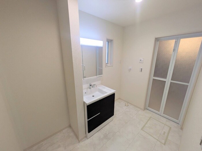 物件内観写真13　(洗面)