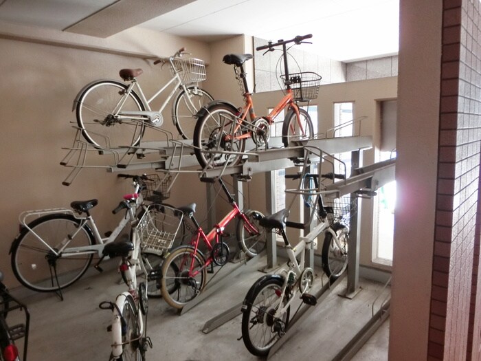 物件外観写真3　(駐輪場)