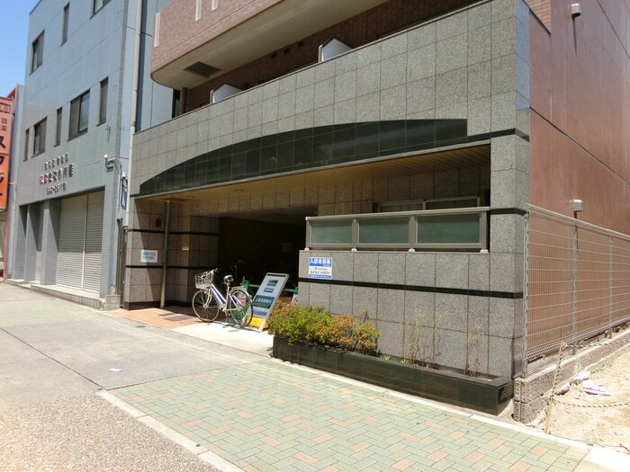 物件外観写真5　(エントランス部分)