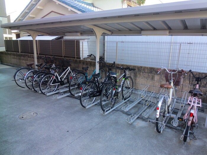 物件外観写真3　(駐輪場)