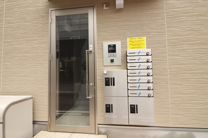 物件外観写真4　(エントランス部分)