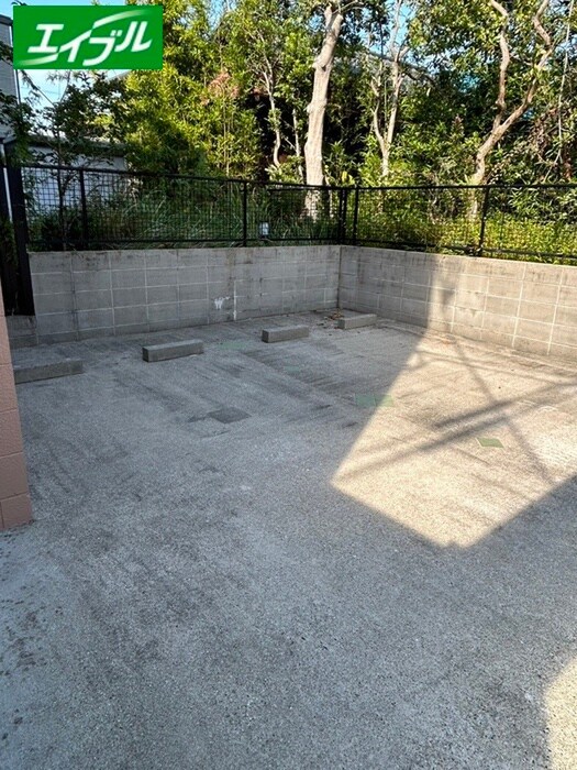 物件外観写真2　(駐車場)