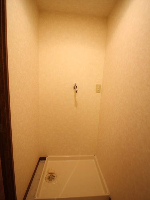 物件内観写真17　(洗濯機置場)