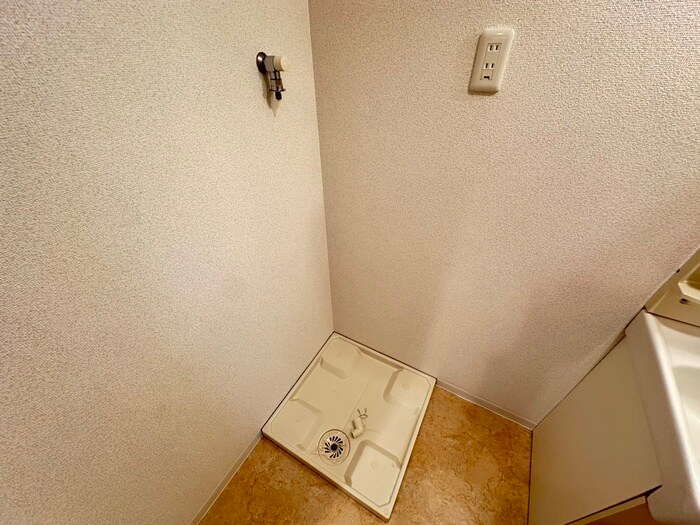 物件内観写真17　(洗濯機置場)