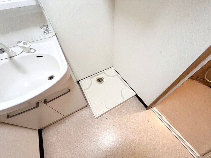 物件内観写真13　(洗濯機置場)