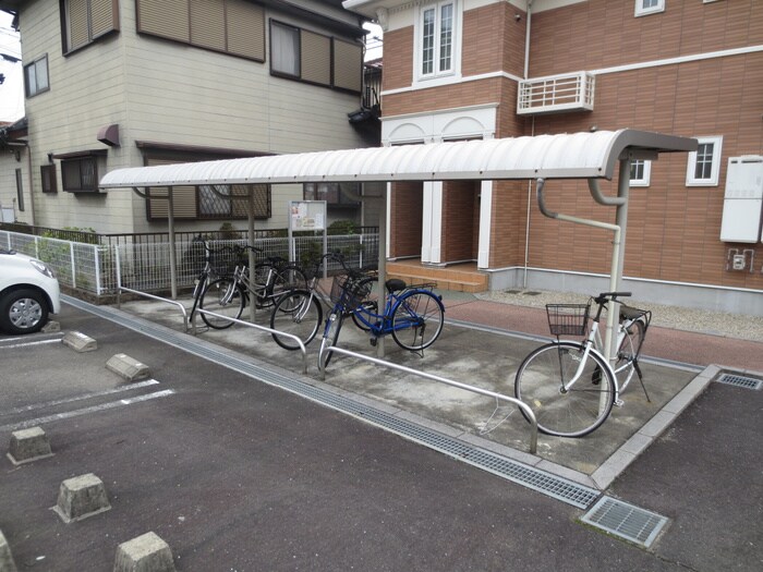 物件外観写真3　(駐輪場)