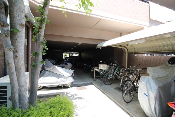 物件外観写真4　(エントランス部分)