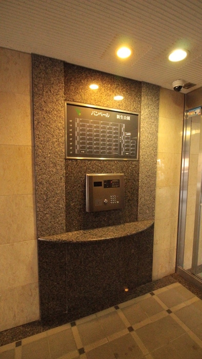 物件外観写真6　(エントランス部分)