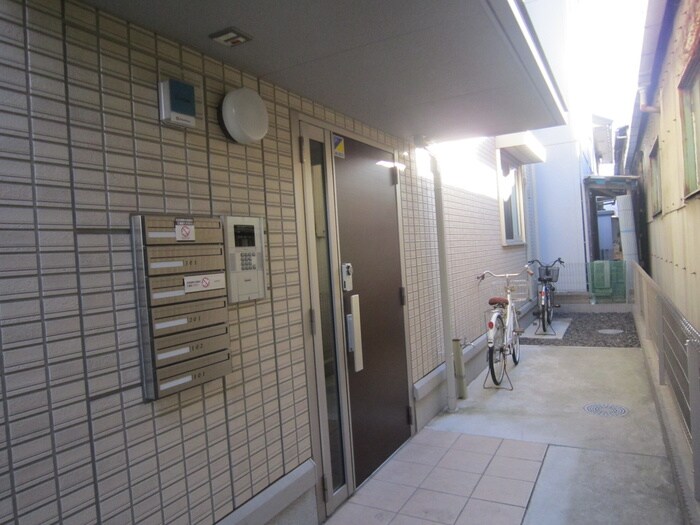 物件外観写真3　(エントランス部分)