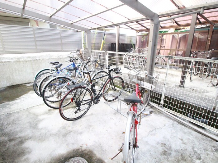 物件外観写真3　(駐輪場)