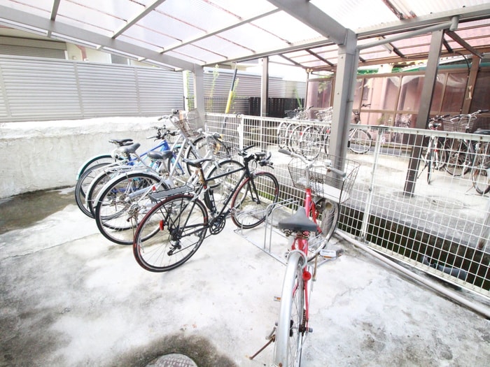 物件外観写真3　(駐輪場)